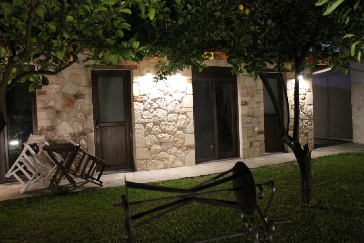 Apartamento Citrus Garden Nea Skioni Exterior foto
